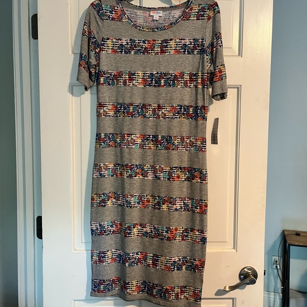 Super cute Lularoe Julia dress